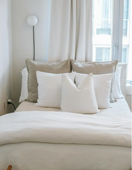 Considerations for Choosing Between Throw Pillow Covers and Euro Pillow Covers